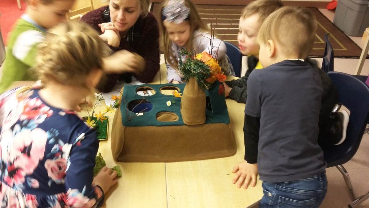 hfcatholic's tweet photo. Scientists in Schools @hfcatholic
#winterwonders #winterinquiry #kindergarten https://t.co/XUvX85FrrH