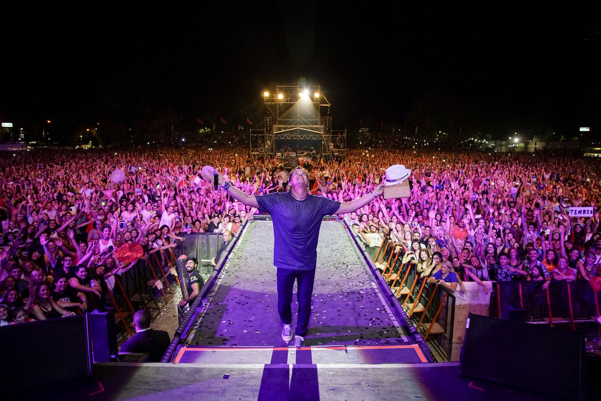 carlosvives's tweet image. Gracias San Juan! Son un público espectacular, que gran show! Nos llevamos la mejor noche del @FNSolOficial #fns2018 #VivesenArgentina #Vivestour #Vives