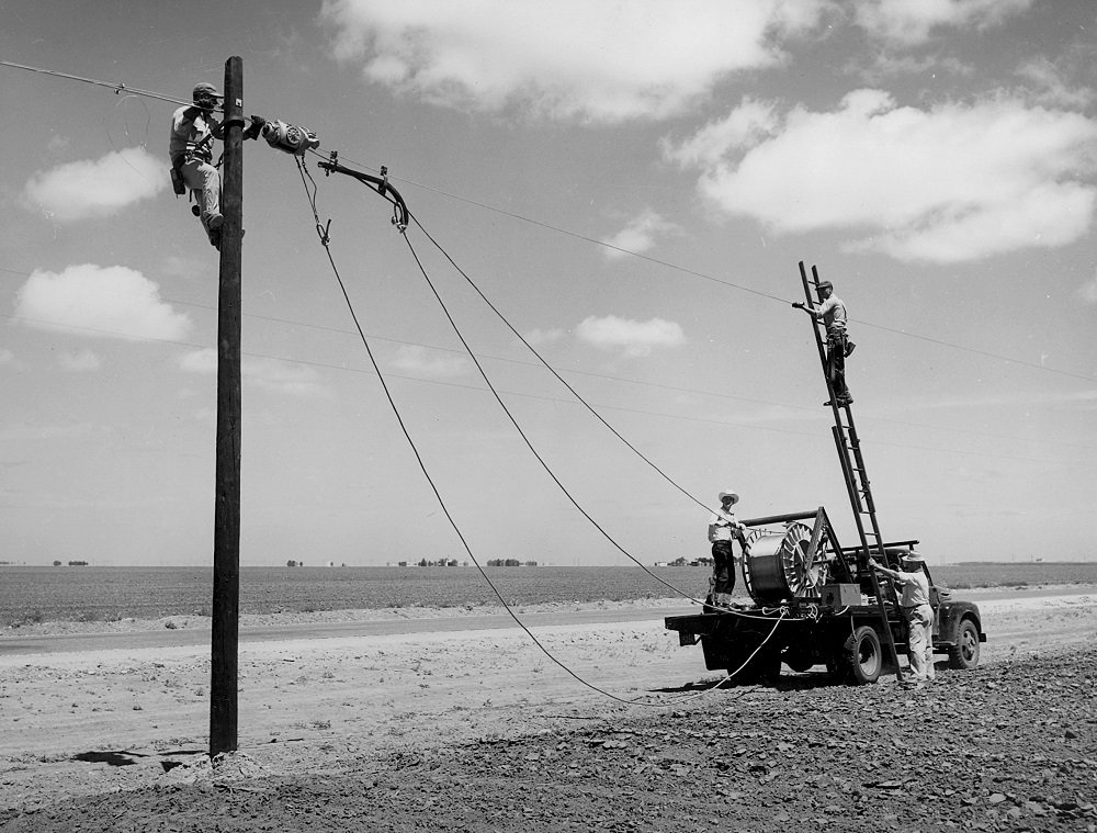 usdaRD's tweet photo. Modern #infrastructure is essential to economic growth &amp; connectivity. Rural Development programs can help connect a business to its customer, a farmer to her market, rural homes to clean water, students to a world of knowledge, and doctors to patients. https://t.co/xSOHkAL6JS https://t.co/bZrHoLqfdq