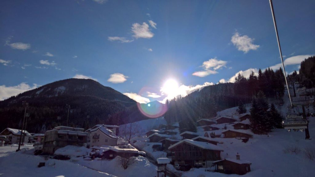 wagrain2018's tweet photo. The sun has come out again just as we are leaving!! https://t.co/CWJ5R1mecJ