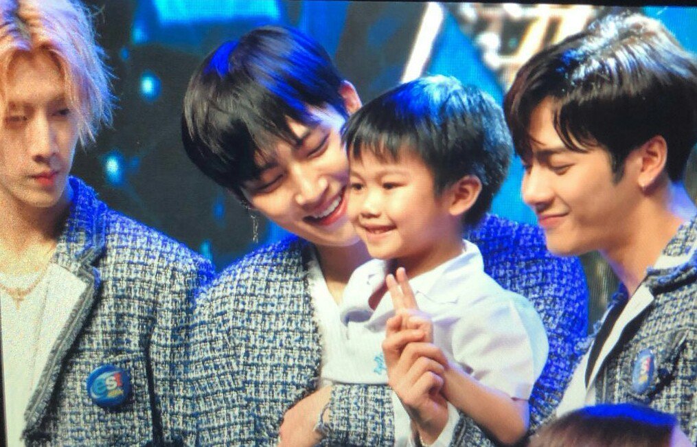 Khwanchit94's tweet photo. ชอบรอยยิ้มเจบีจัง...❤❤❤
เป็นผู้ชายที่อบอุ่นจริงๆ #JB #got7 #estซ่าซี้ดสุดขั้วกับGOT7 #lovejb https://t.co/r8scEffwIk
