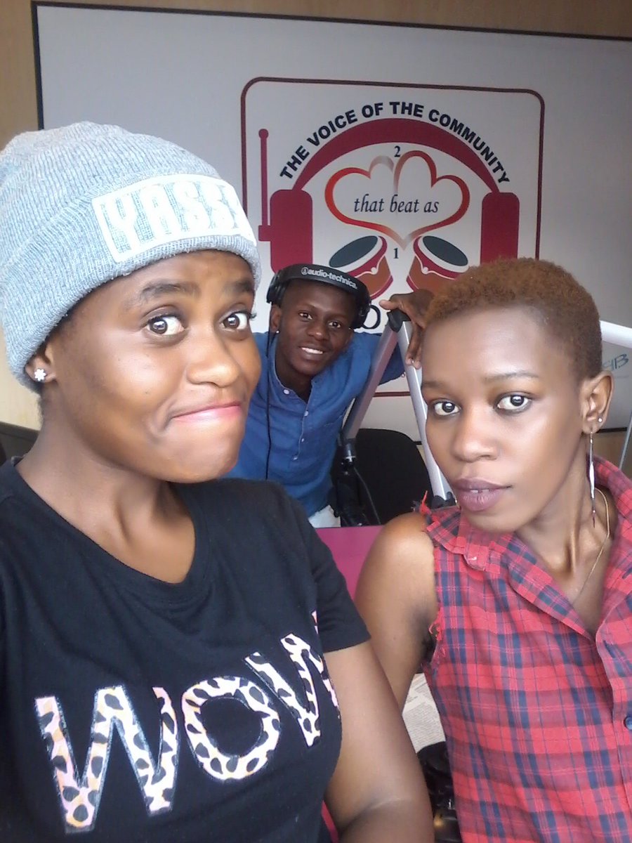Bonga55857415's tweet photo. we are live@Vocfm 102.9 with Dj Njabzeen,Madumiza and Yours truely😊😊Simnandi drive afternoon show https://t.co/jCNk76E9u8