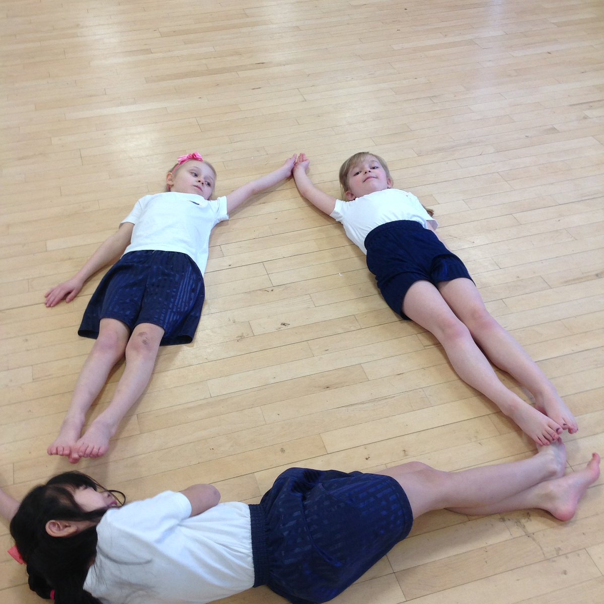 WhybridgeInfant's tweet photo. Sycamore class enjoyed creating 2D shapes during their PE lesson today #mathsthroughmovement https://t.co/A86E2PRTLO