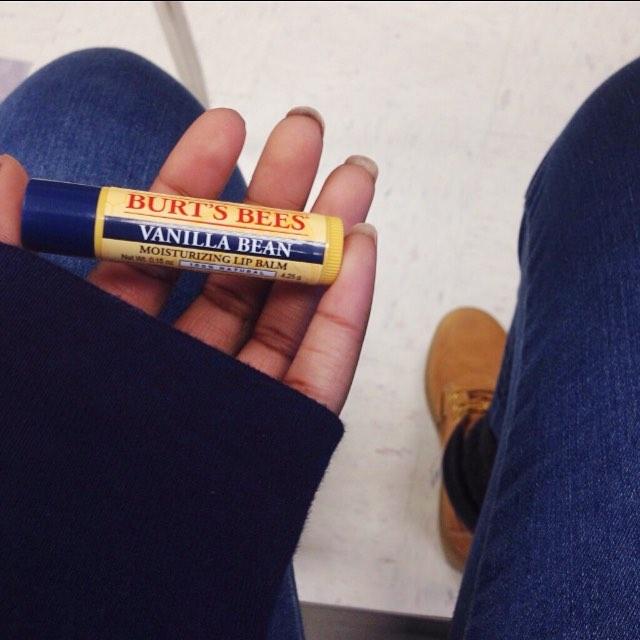 BurtsBees's tweet photo. Made with 100% natural #vanilla. By the way, did you know that most vanilla flavors are not natural? Since the flowers only bloom for a single day, it takes a special hive of bees or hand pollination to harvest true, natural vanilla. #themoreyouknow 📷 Photo cred: honeysaade https://t.co/7kKRsZgnA6
