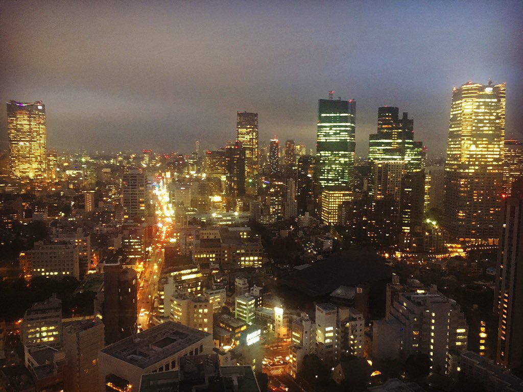 Twitter 上的 菊池遼真 Ryoma 高層ビルの屋上の赤いランプ ナウシカのオームが集まってるみたいで綺麗でした T Co Xmepnkv11p Twitter