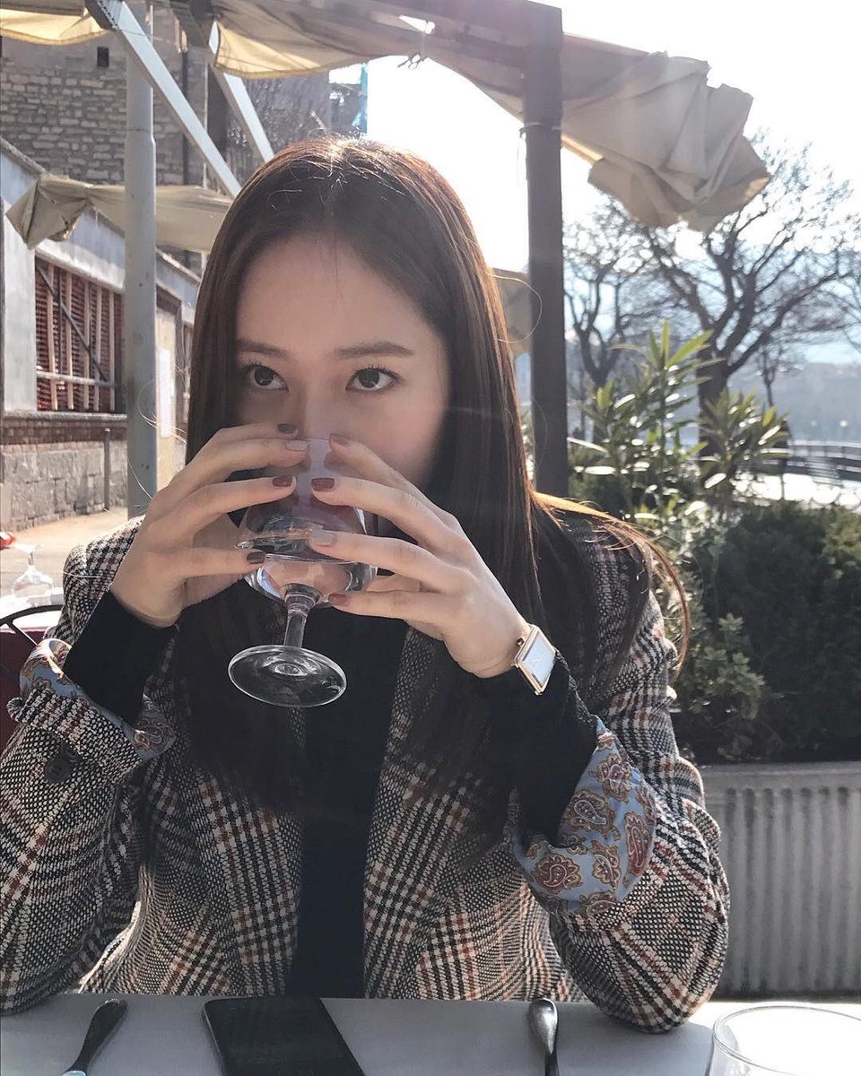 krys_pics's tweet photo. Imagine dating with Krystal❤️😭 https://t.co/feegJ2HXFv