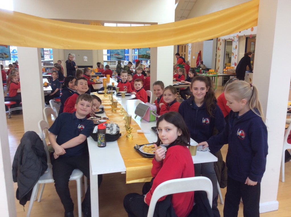 claresowa's tweet photo. @SMemorial Children enjoying our first 'Gold table' celebration for impeccable 'gold' behaviour last half term. 🏆🎉 https://t.co/nMg3DdbCsa