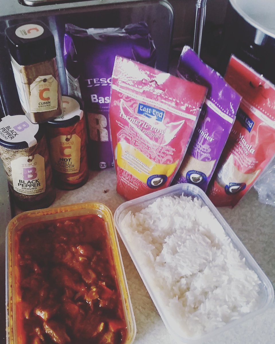 aimzybell87's tweet photo. Curry class at Paisley Grammar parents hub, what a great time :D @Paisley_Grammar #cooking #parentshub #curry https://t.co/oJnu3gdRi8