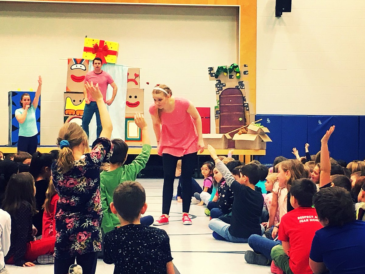 AWESOME students playing along with #jillianjiggs today at @KDDiamondbacks @ugdsb #Guelph #theatre #theatreinschool #artinschool @GuelphToday @cityofguelph @GuelphBugle @guelpharts