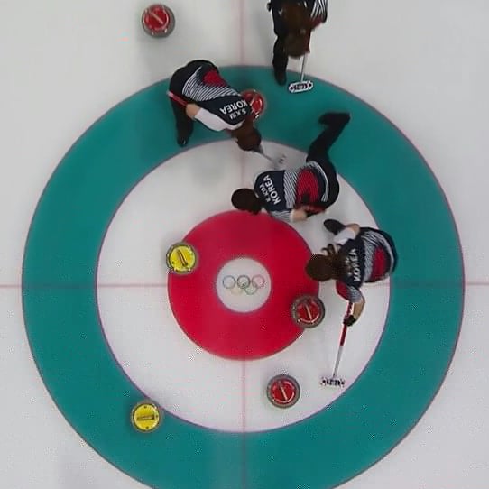 Beautylogs's tweet image. #여자컬링_은메달확보
#여자컬링 일본을 꺽고 결승진출
연장까지 가는 접전 끝에 마지막 김은정의
샷이 승리를 이끌었다. 보는내내 가슴이
어찌나 콩닥콩닥 하던지~~ㅎㅎ
피가 마르는 느낌었다.ㅎㅎ
#컬링결승은 스웨덴과 일요일 오전 9시..
#영미 금메달 따러 가즈아!!!
#컬링승리 #평창동계올림픽