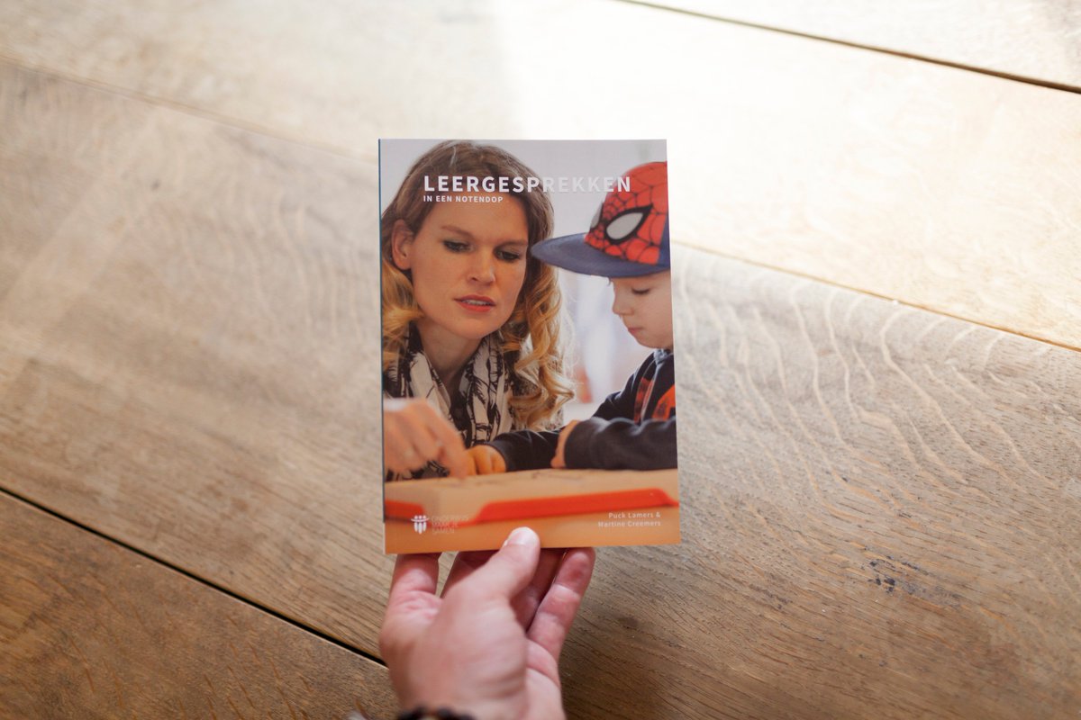 omjsactueel's tweet photo. 'Leergesprekken met kinderen': niet praten óver de leerling, maar mét de leerling.
https://t.co/Xct9yF0THq #OMJS #leergesprekken #onderwijs #praten https://t.co/rD9q3mN1QJ