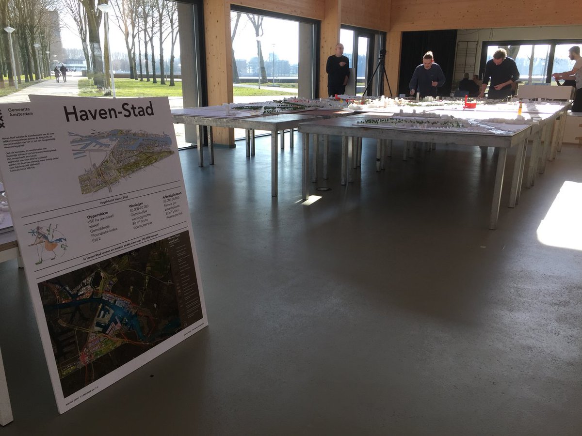 erfgoed020's tweet photo. Ahoy! Wij gaan zeker richting het @Eesterenmuseum dit weekend, of anders volgende week! De maquette van Haven-Stad is nu daar te bekijken (foto: Van Eesterenmuseum). Met op 2 en 3 maart uitleg door de makers over het project #onderzoek #ontwikkeling #havenstad #voorjaarsvakantie https://t.co/gC0lyJQVLJ