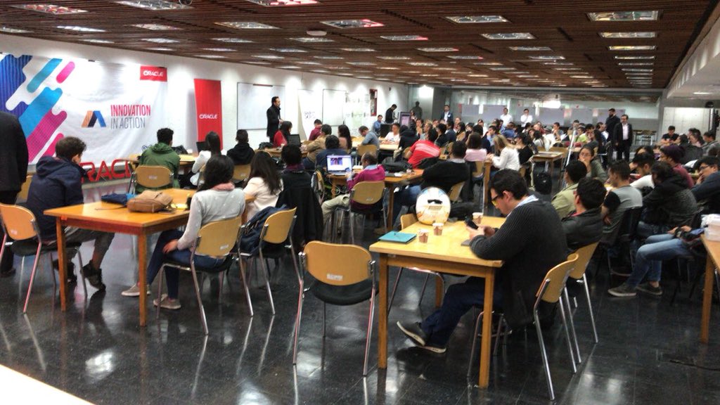 diata75's tweet photo. Taller de innovación para startups en la Nacional. Hablando de marketing, tecnología en la nube y social selling para emprendimientos #OracleInAction #PowerPushOracle https://t.co/B4CNH16RuQ