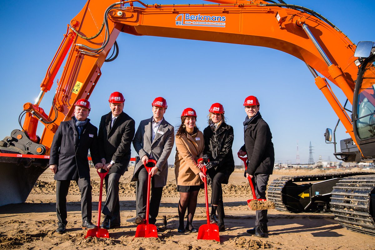 Vandaag eerste spadesteek H.Essers Dry Port Genk. Trimodale chemie site! 
#wimdries #philippemuyters #Genk #VWR