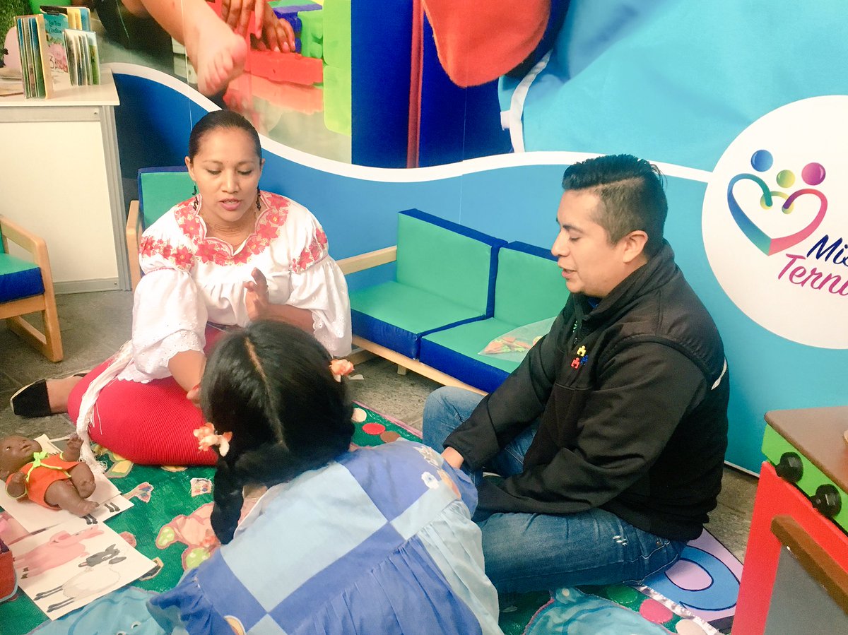 LasManuelasEc's tweet photo. Previo al lanzamiento del programa emblemático #MisiónTernura, en el Palacio de Gobierno, niños, niñas, jóvenes y adultos, conocen de los servicios que otorga a la ciudadanía el Ministerio de @Salud_Ec @InclusionEc @Educacion_Ec, en beneficio de la niñez. @PlanTodaUnaVida https://t.co/JjHWrkxCWW