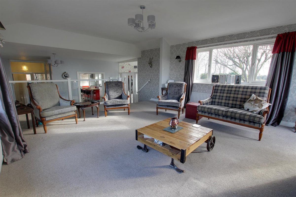 choiceagent's tweet photo. ****£329,950 REDUCED TO £315,000****

Choice Properties are excited to offer for sale this unique gorgeous residence occupying an enviable position in a sought after location!

For a viewing or more information call our Alford Office on 01507 462277😀🏡 https://t.co/26SPaUi2Up