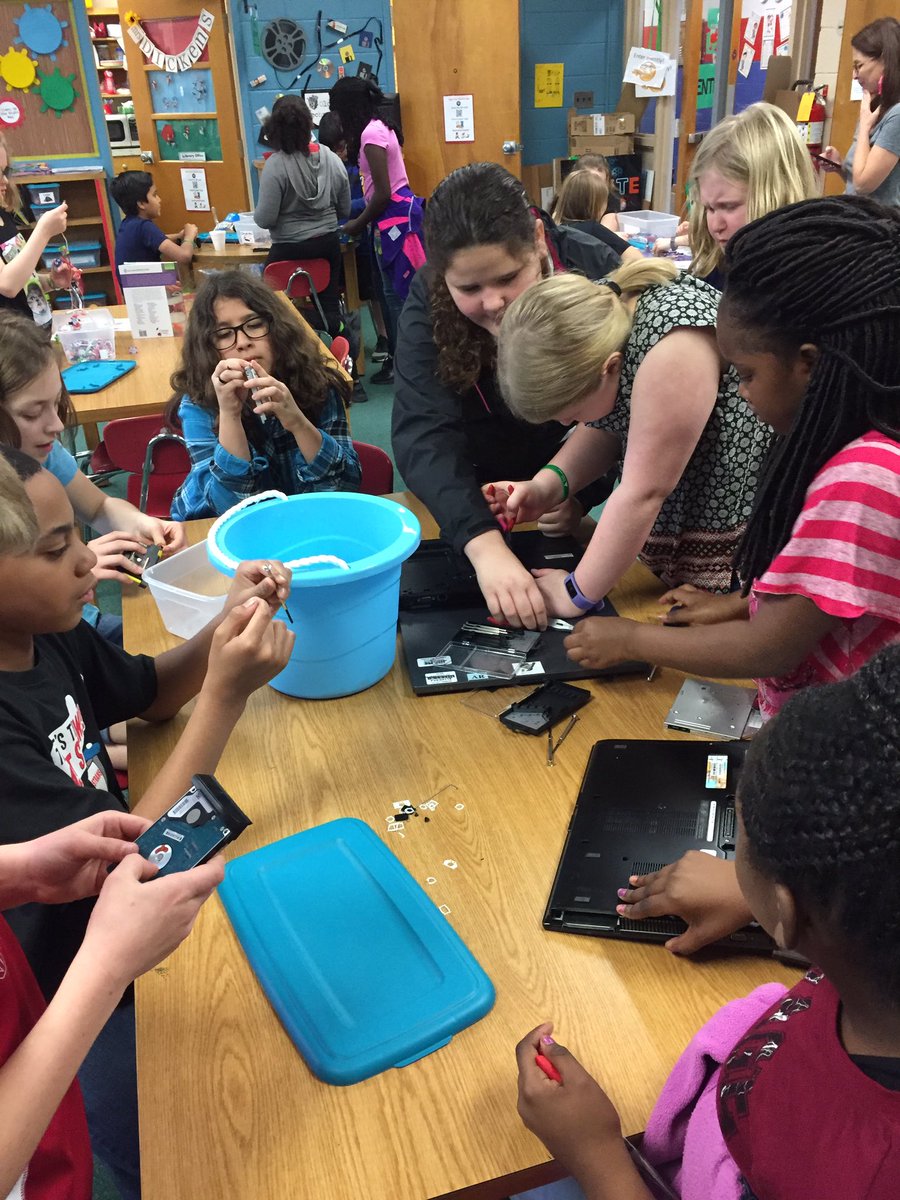 Cedickens's tweet photo. Makerspaces at FVES #leadlearn @Tcsslibraries @acassity1 @FaucettVestavia @AlabamaDeptofEd @gtmonroe1999 https://t.co/9PYdgybkNM