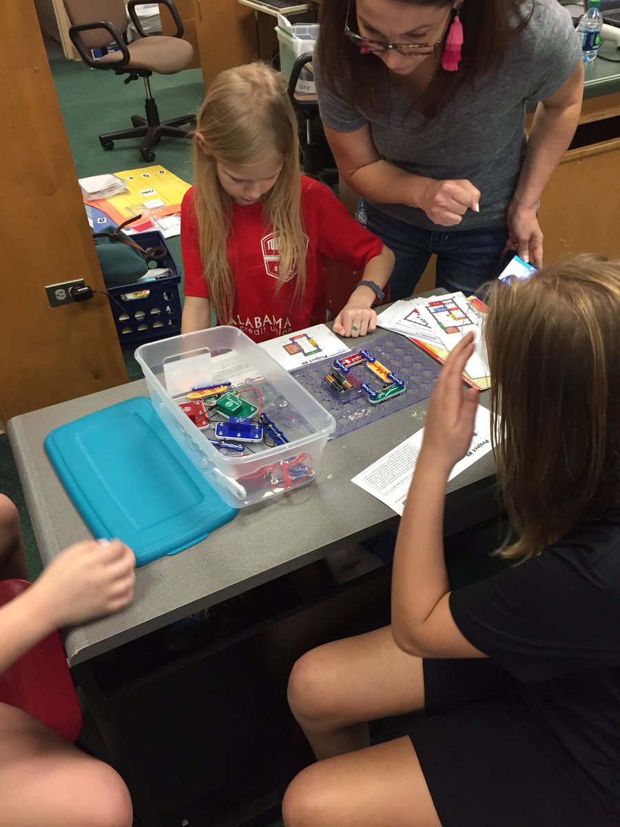 Cedickens's tweet photo. Makerspaces at FVES #leadlearn @Tcsslibraries @acassity1 @FaucettVestavia @AlabamaDeptofEd @gtmonroe1999 https://t.co/9PYdgybkNM
