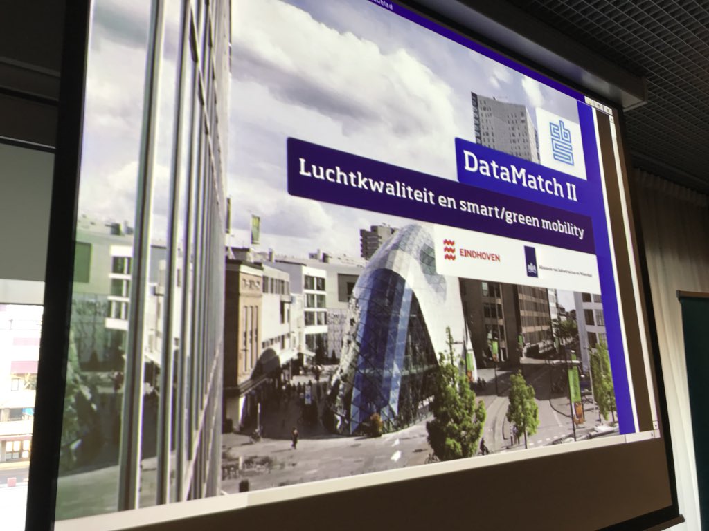 GuusSluijter's tweet image. Presentatie van de resultaten van #DataMatch II : 2 dagen,  20 data-analisten van @gem_Eindhoven @rivm @statistiekcbs @KNMI @MinIenW @RDWnl : samen aan slag voor #luchtkwaliteit en #slimme en #groene #mobiliteit