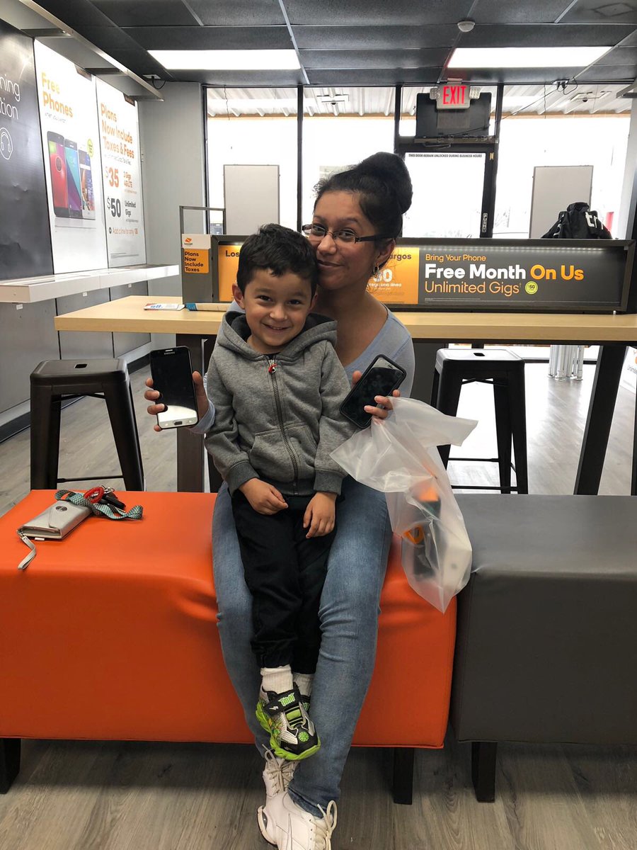 newsmartphones_'s tweet image. New Smart Phones will be open till late tonight! We have some amazing deals going on so don't forget to stop by!

#boostnationevent
#houtax18