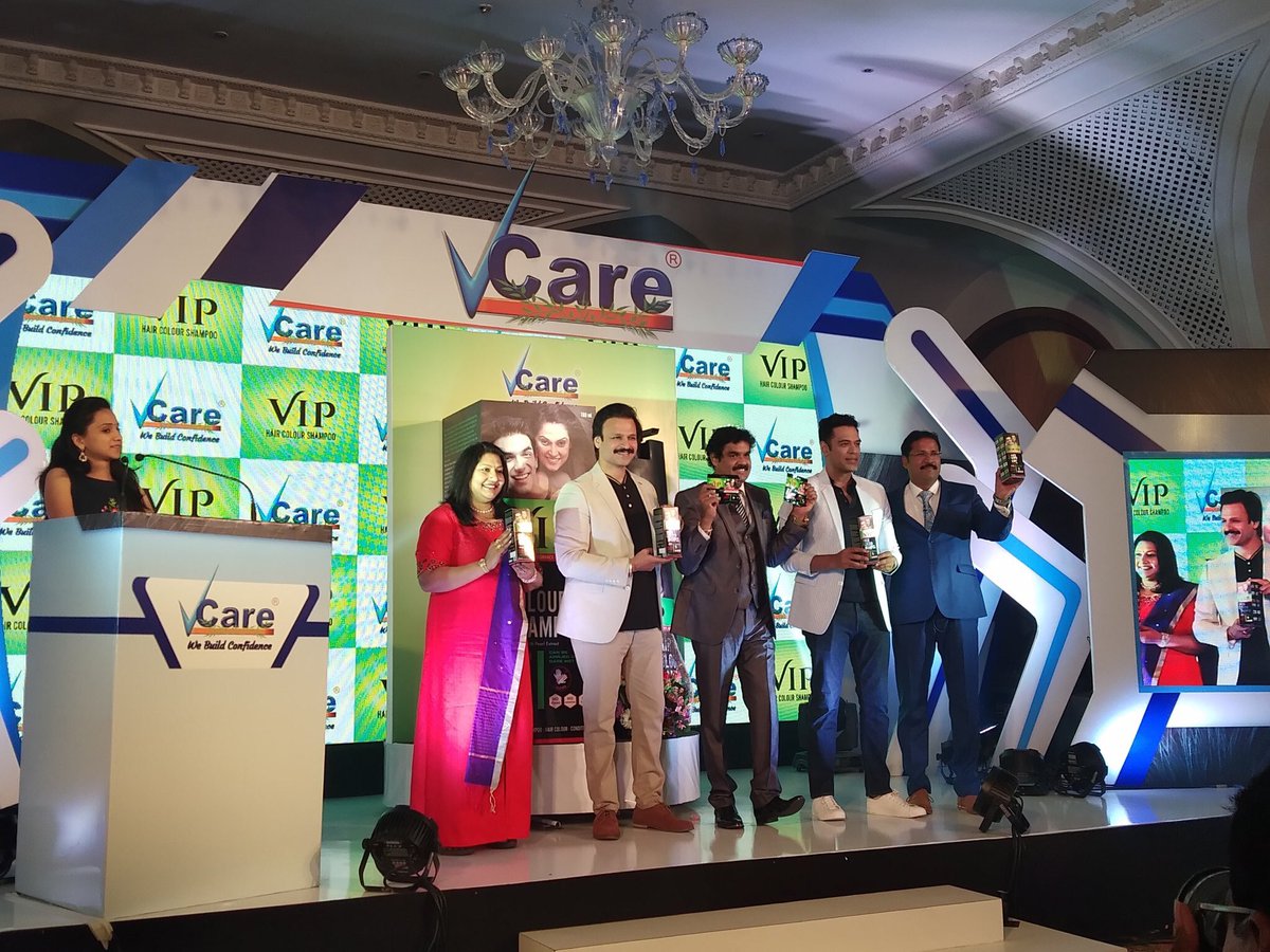 FutureFlicks_'s tweet photo. Bollywood Actor #Vivegam Villain 
#VivekOberoi launching new product at Chennai
Actor #RKay

#VCare 

#VIP Hair Color Shampoo 
#HairColorShampoo

@vivekoberoi @vivekoberoifcs 
@vivekoberoifans 
@johnmediamanagr #RKay https://t.co/DuNLk35T9h