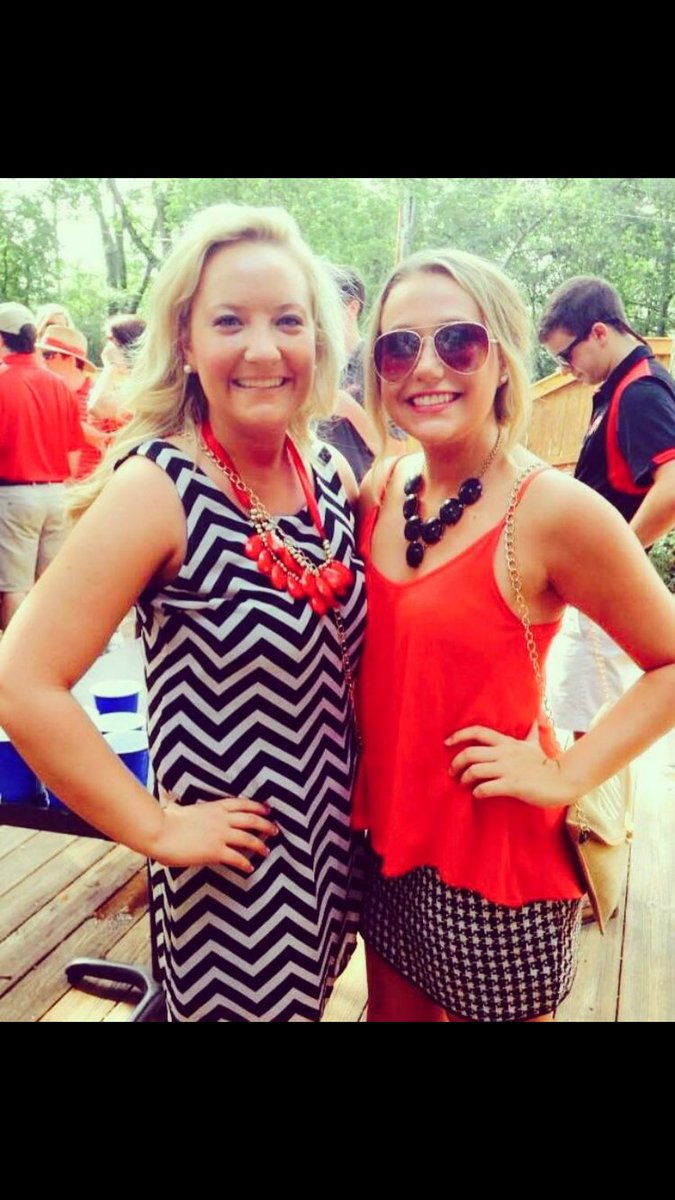 LNestenfelder's tweet photo. Happy birthday to my soul sista @ashleyabbs15 love ya lots! Have fun celebrating today❤️ https://t.co/jUgdEZzB1d