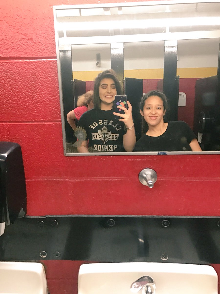 nelesa_marie's tweet photo. Two months have past since we lost you...and in all honesty it still doesnβt even feel real to me. I hope youβre doing great things up there Simone. π We all love you and miss you so much. #smilingforsimone https://t.co/xdYCdGhSPY