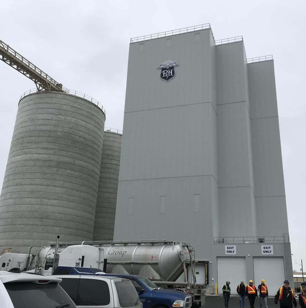 GoodinGrain's tweet photo. #BlogPost Flour Mills: All Your Knead to Know https://t.co/pr626896dQ #GoodinEveryGrain #OnWheat #flour #baking https://t.co/KhAmSKEs07