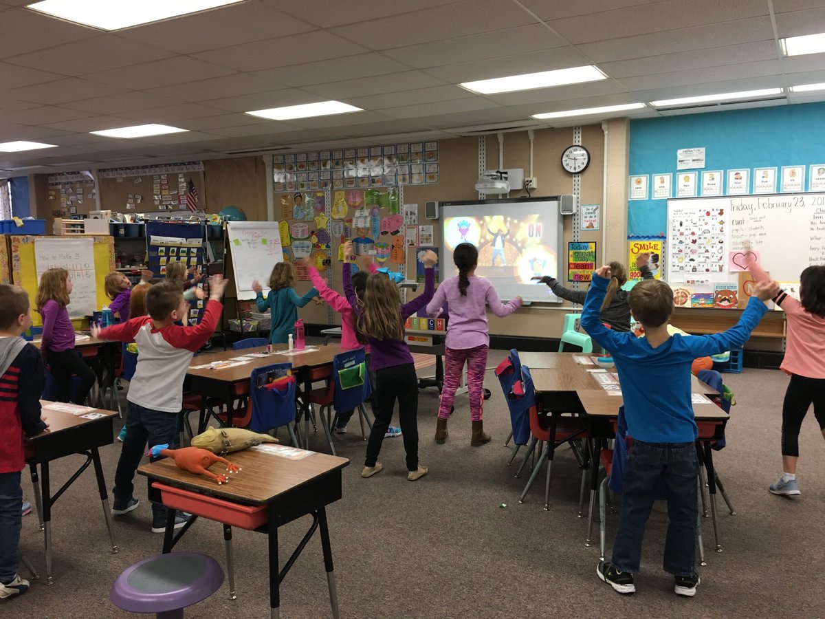 mcfarlinw's tweet photo. Taking a movement break does wonders for the brain! #ShapiroPD https://t.co/mZOLOlPYJW