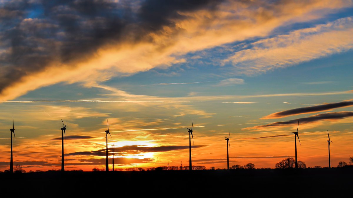 The Government of #Ireland has announced it will invest €22 billion to transition the country to a low #carbon and #climate-resilient society bit.ly/2Fs76HK Aiming at almost zero emissions by #2050