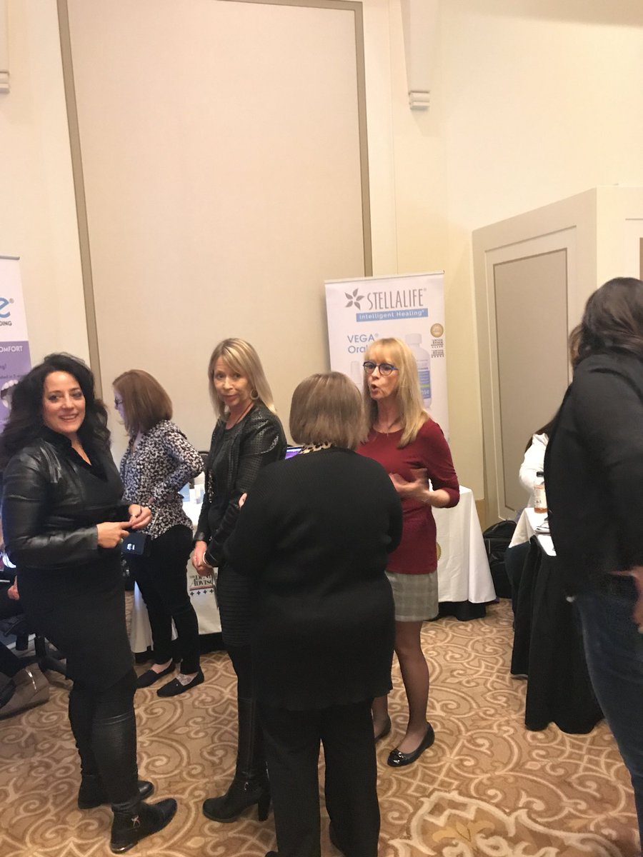 stellalifeheal's tweet photo. #MidWinter2018 #CDS18 #ChicagoDentalSociety #CDSMidWinterMeeting2018 https://t.co/u6vl88hxh2