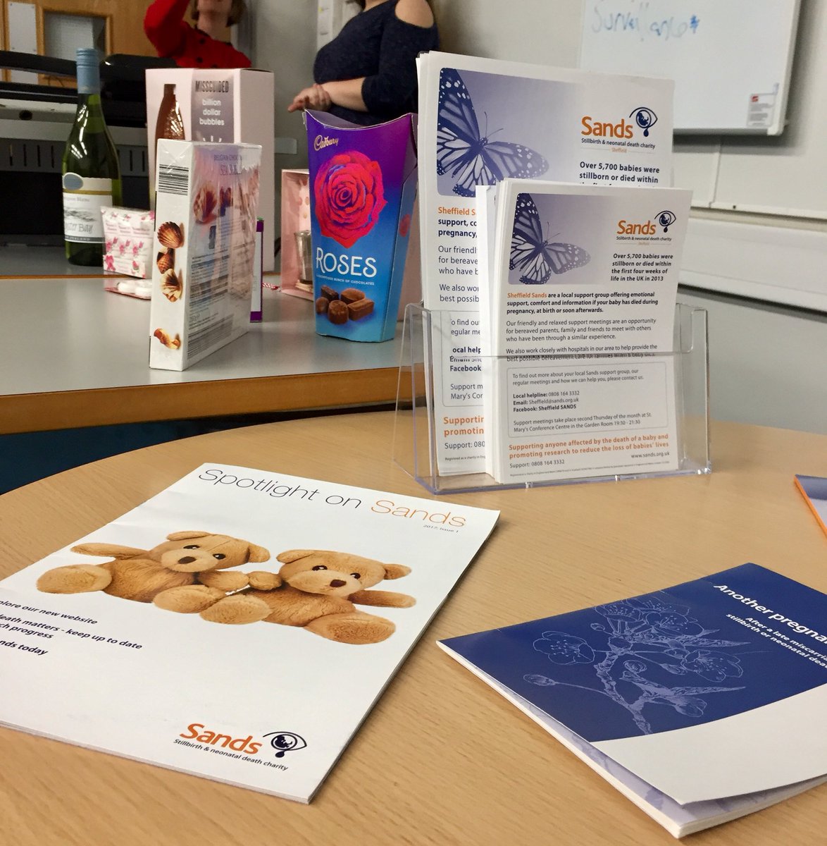 MaSHmidwives's tweet image. Thanks to all who came tonight in support of @SandsUK... at a rough count we raised over £70! Special thank you to Sheffield Sands who came to share their wisom with us 💛 #midwifery #studentmidwife #bereavementcare