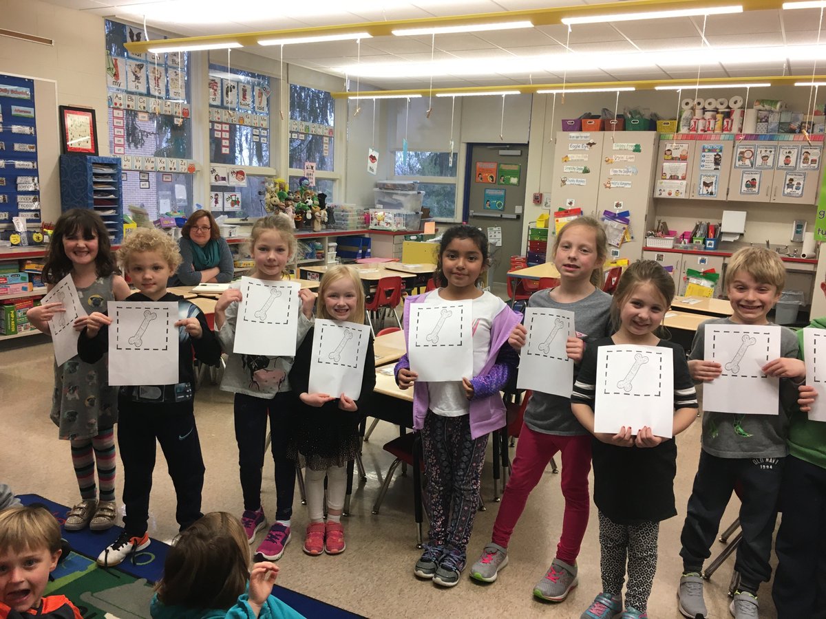 j_kalidonis's tweet image. We are busy learning all about subtraction in KK! We acted out a subtraction number story during math.
How many bones did the puppy eat? #subtractionfun #NHSSD #littlestlions @NHS_LES