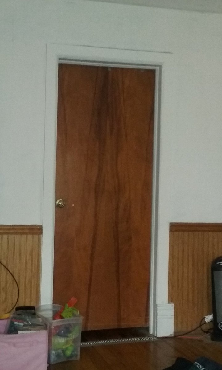 sara_tribula's tweet photo. So I noticed this in my house today. I am currently calling a moving trunk. https://t.co/wGlnbTguwh