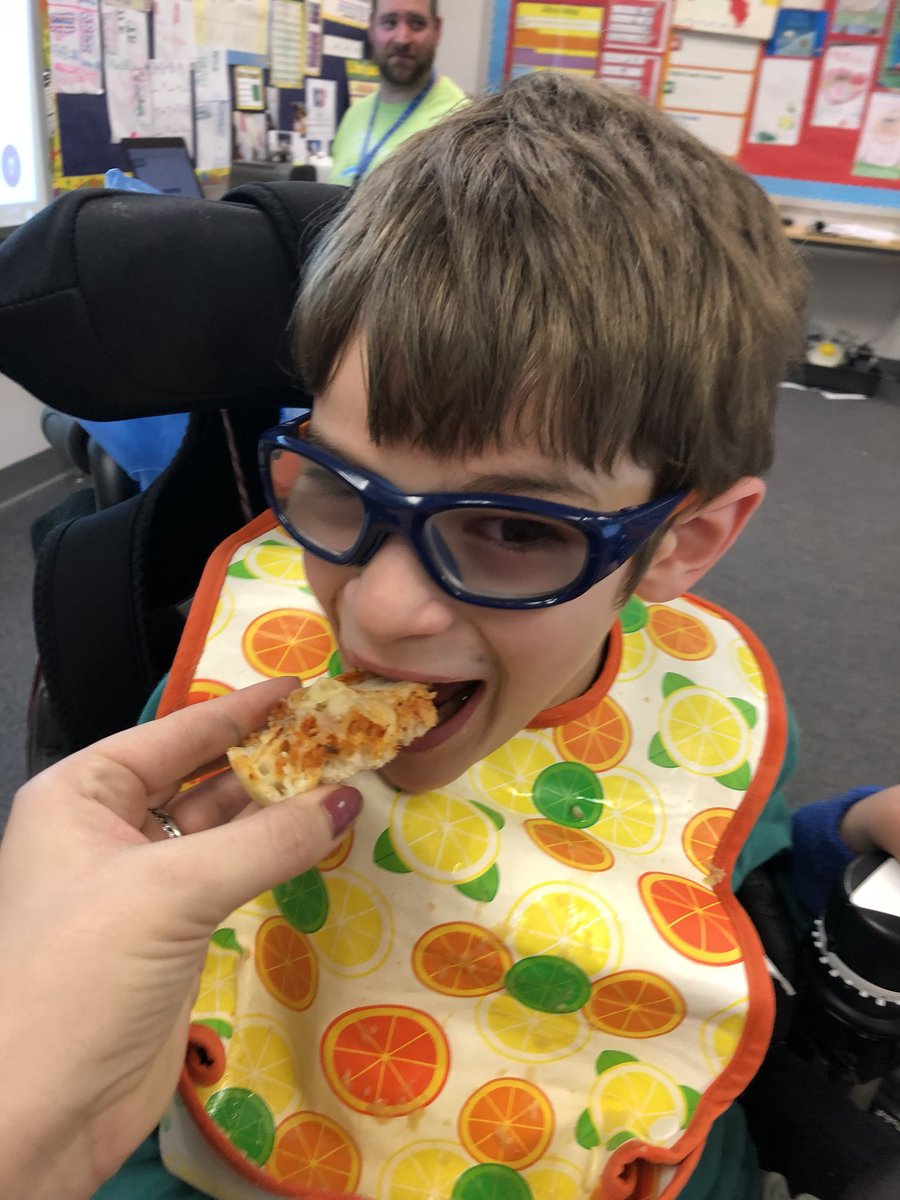 These guys have a pizza my heart! Actually, who am I kidding, they have the whole thing! #FunFoodFriday #APSisAwesome #PHESbulldogs