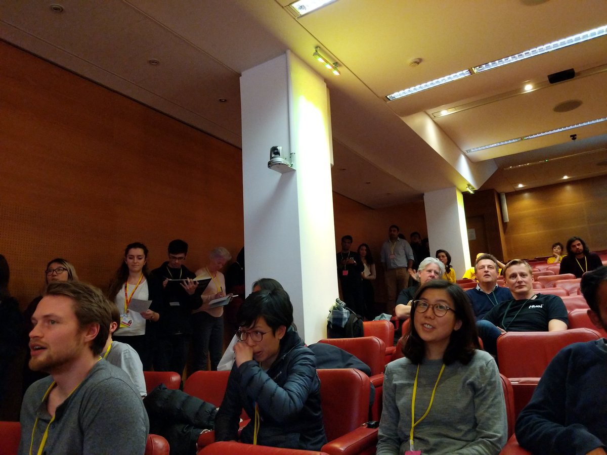 Look at that queue of ideas!! #designjam <a href="/DesignJam2018/">InnovationRCA Design Jam</a> <a href="/cwpluscharity/">CW+ charity</a> <a href="/InnovationRCA/">InnovationRCA</a> <a href="/RoySocMed/">The Royal Society of Medicine</a>