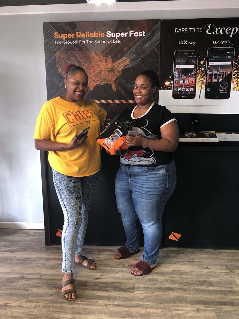 MML509UVALDE's tweet image. Happy customers 5 line family plan @elterevanspg @MMLWIRELESS @MML502NORMANDY @bRad_2723 @MassothMitchell #HouTax18 #Htown