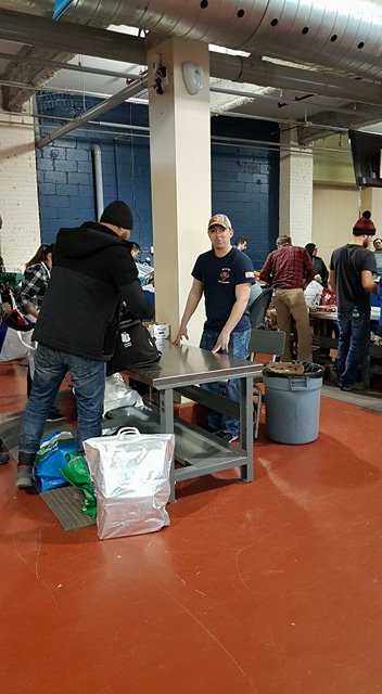 whmba's tweet photo. Parfois, cela prend une petite armée pour aider à offrir de la nourriture saine à plus de 3 000 personnes au Marché Bon Accueil chaque semaine. Aujourd'hui, nous avons accueilli des marins de la US Navy venus nous aider! https://t.co/CrfEb8hljl https://t.co/B9A2ZsT0sV