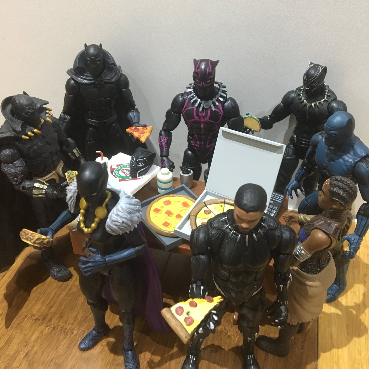 AfbEddie's tweet photo. “If Black Panther eat pizza , we eat pizza” 🍕 #dotherightthing @ThatKevinSmith @melbournemuseum #IMAXMelbourne #boycottsal #blackpanther #WakandaForever @marcbernardin #FatmanOnBatman https://t.co/VDmNQoVp3V