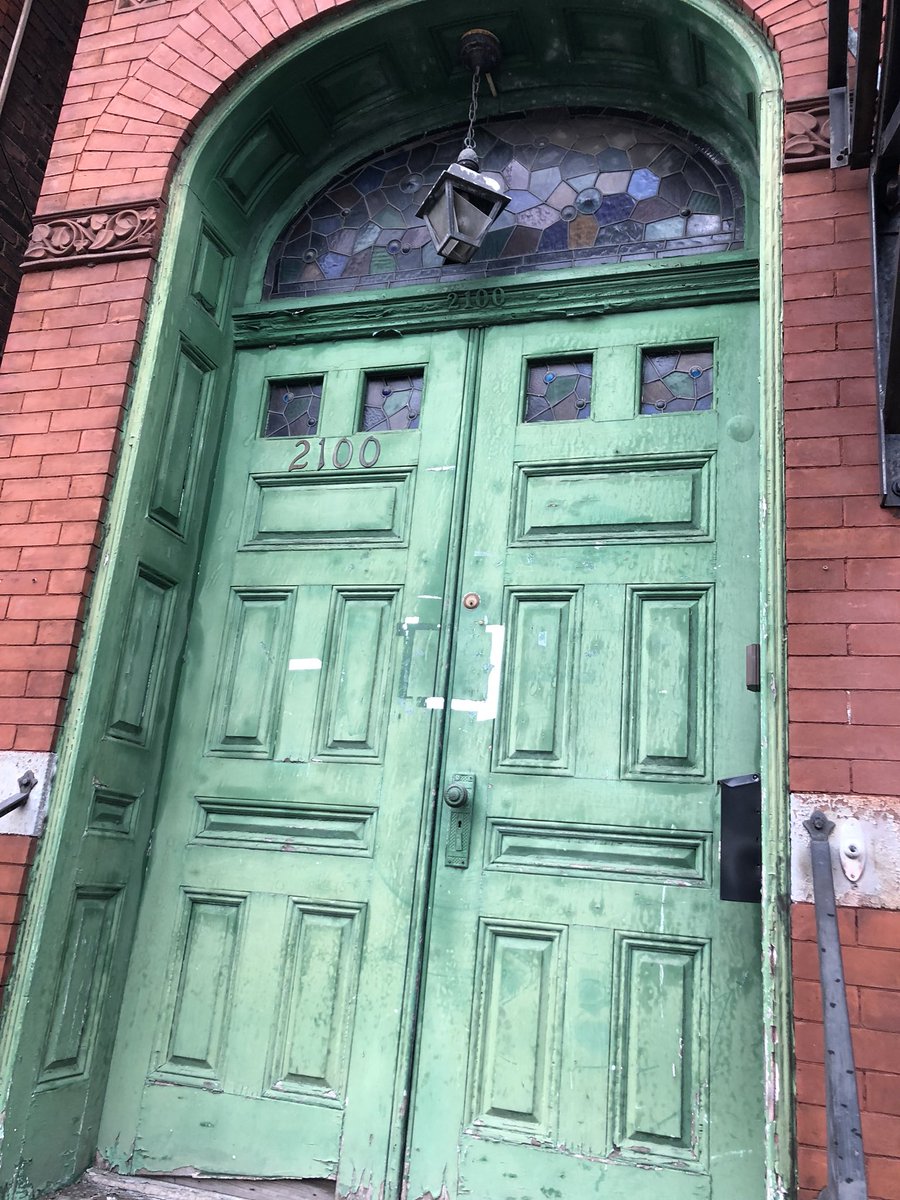 Dedalvs's tweet photo. Here I am in front of Hannahโs house! It has seen better days... :( #FlashdanceTour https://t.co/HcYMUxSzyM