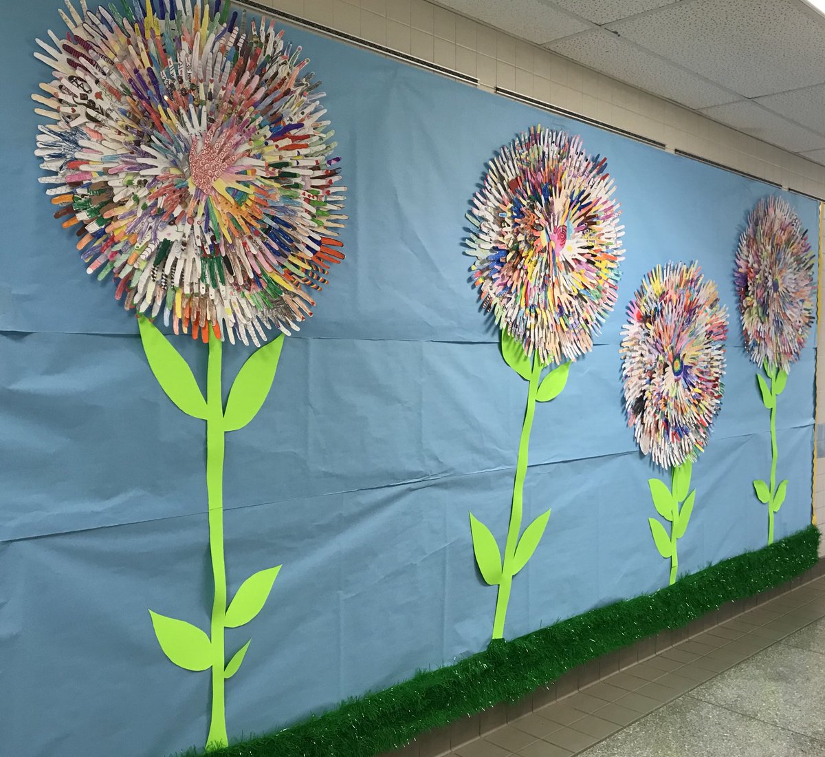 Oh my goodness. Our PTA is awesome!! Our students decorated hands during our #LoveofLearning party & PTA made these amazing flowers w them!! @MOES_Principal @FCPSMaryland #LoveOurSchool #believe