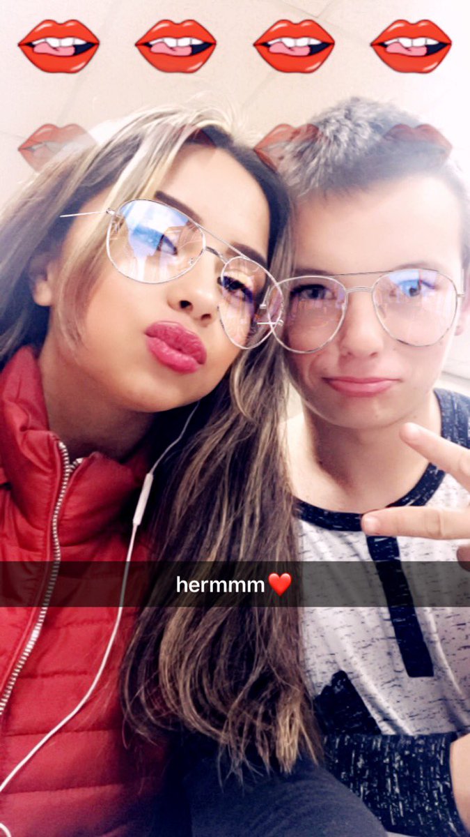 Nayeli7416's tweet photo. bff ❤️ @hermanpipkin2 https://t.co/w8f0dtam31