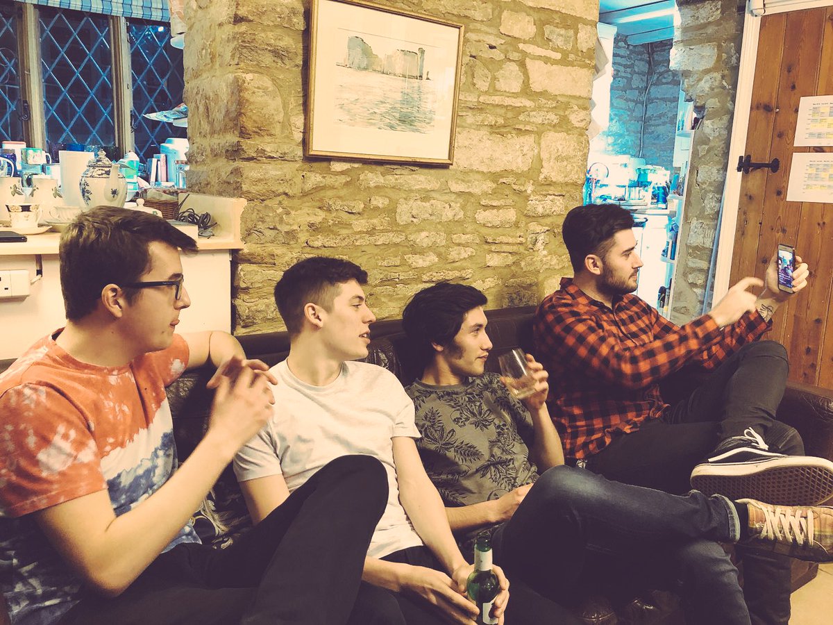 GalaxyThiefBand's tweet image. Thanks for the livestream🤙🏼Who wants a DM? #STREAMMONEY