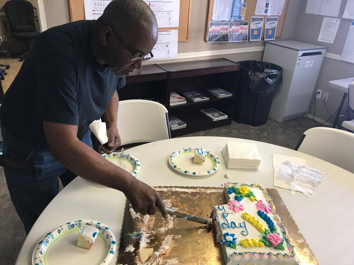 South_Recruiter's tweet image. What better way to end the work week, and kick off the weekend than with the celebration of our February Birthdays!!!! We appreciate all you from our staff to our drivers! Let's show them some Birthday Love 🎁🎊🎂