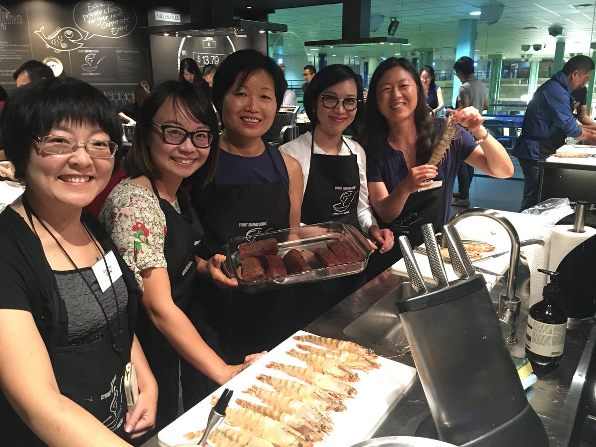 Last night we launched our Mandarin-language Seafood School class! Thank you to everyone who made it to the event including these Masterchefs from <a href="/destinationnsw/">Destination NSW</a> &amp; <a href="/BESydney/">BESydney</a>