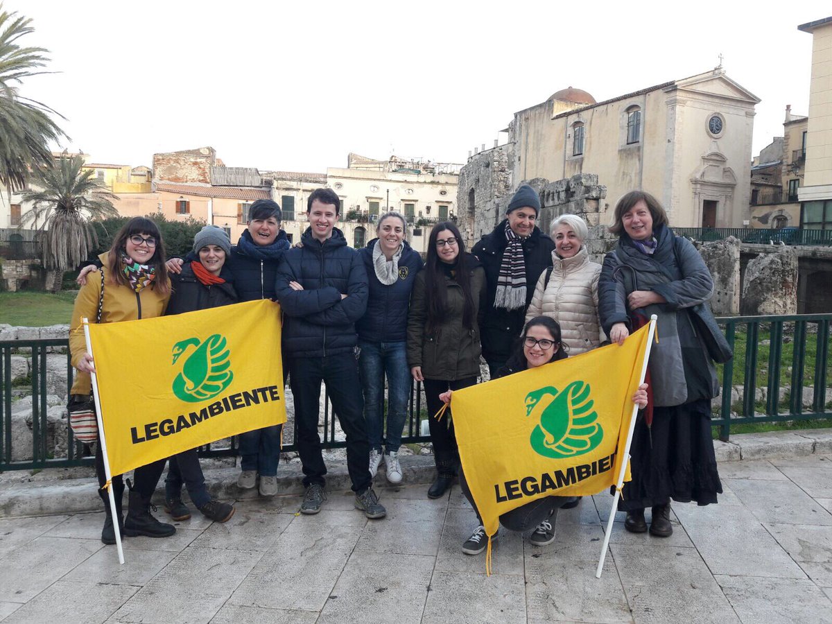 TrenoVerde's tweet photo. Anche #TrenoVerde partecipa a #MilluminodiMeno di @caterpillarrai con il trekking urbano #TempiodiApollo https://t.co/XnBU292hVE