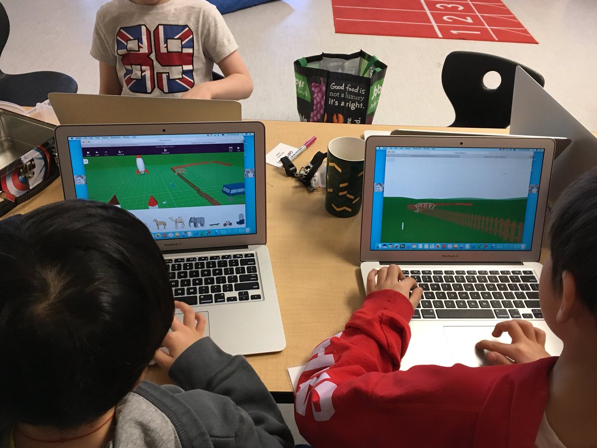 EHS1_2Kindness's tweet image. We are working collaboratively in a shared #cospaces to design a playground @mrkodyo #ehsourstory #playgroundscience