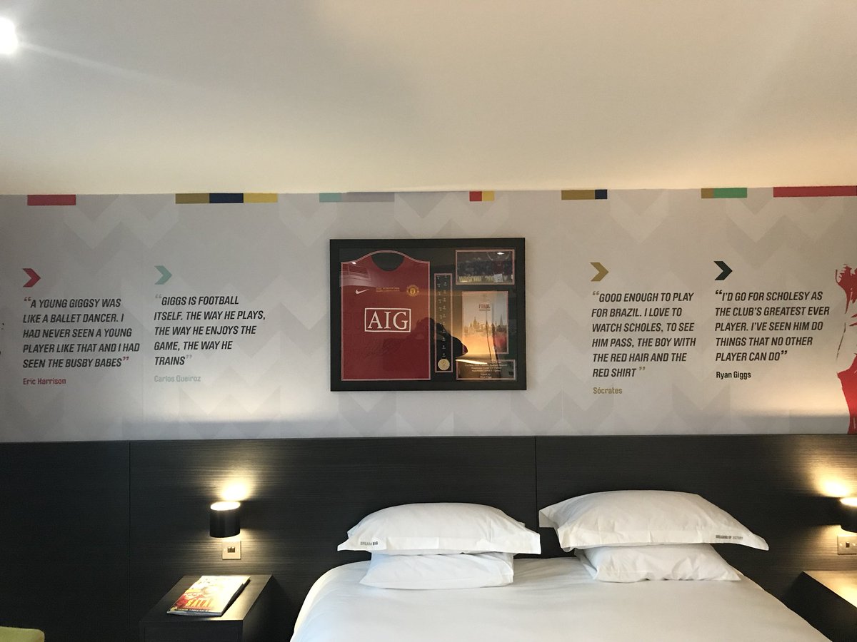 LR7seven's tweet photo. Just when you thought things couldn’t get any better @hotelfootballuk they go and do this #Cof92 https://t.co/buTOh3lEFh