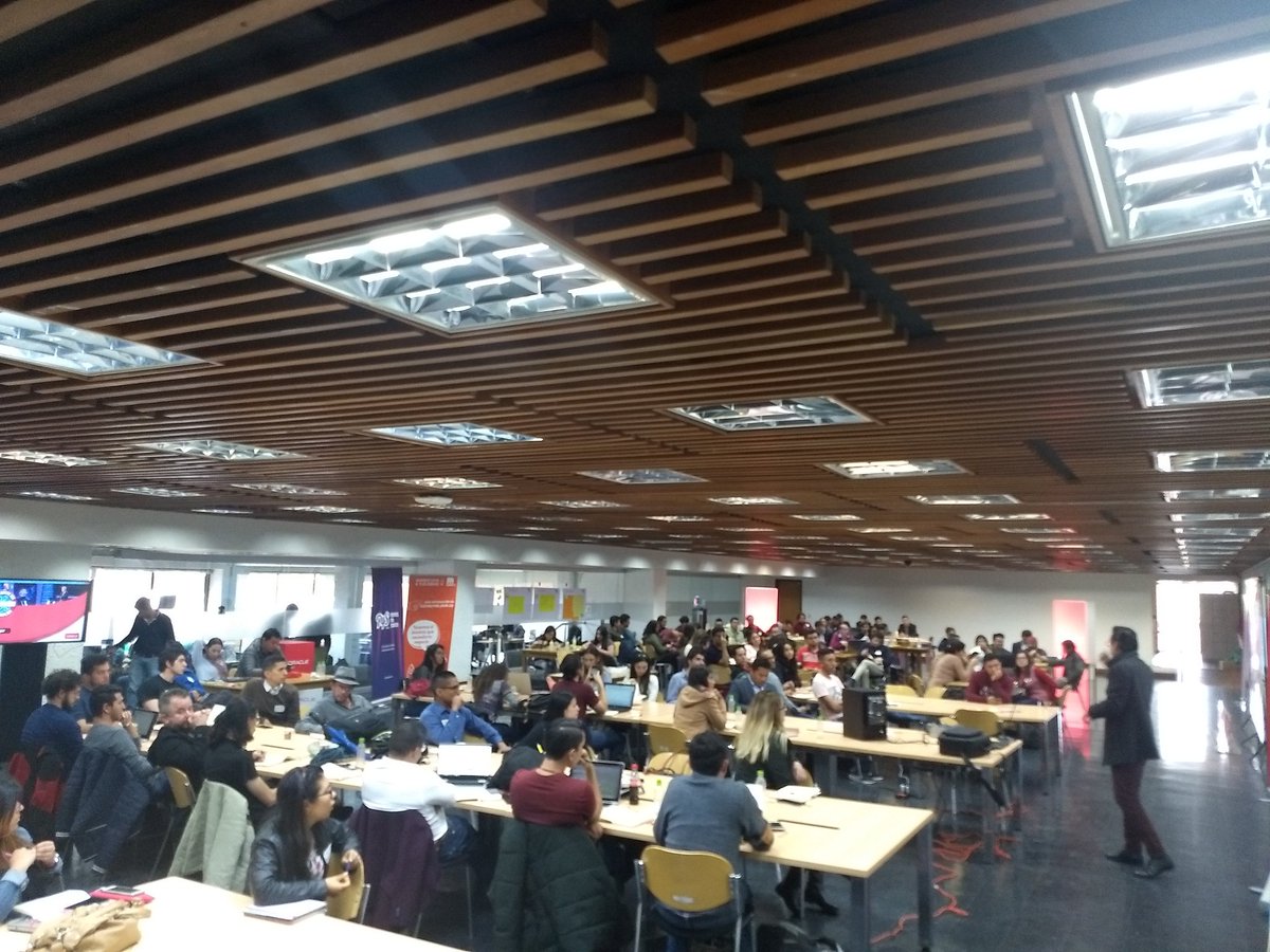 p4sco's tweet photo. No te pierdas un instante de #InnovationInAction #OracleInAction desde @UNColombia con @OracleLatam https://t.co/za7wYiVFBR https://t.co/vSfRg4GSNI