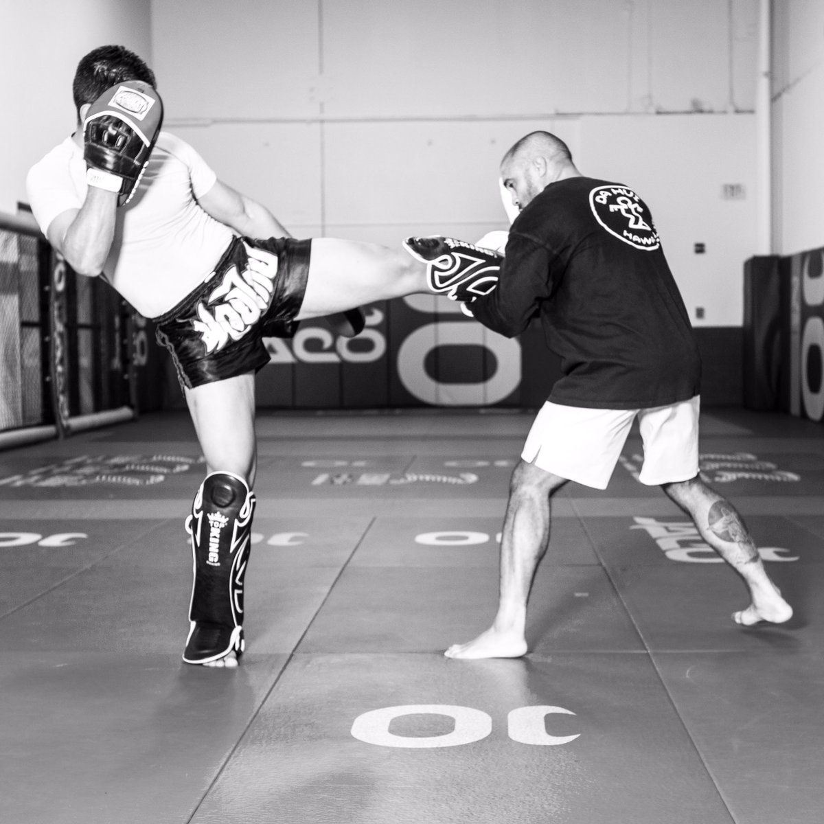 blackzilians's tweet photo. @gesias working some Striking drills with Coach @danielmendes.
--------------------------------------
#mitts #boxing #muaythai #blackzilians #jzmma #dssportsplex #youfightsports #bravefc #mma #skills #training #pads #punches #martialarts https://t.co/aLONJOezVK